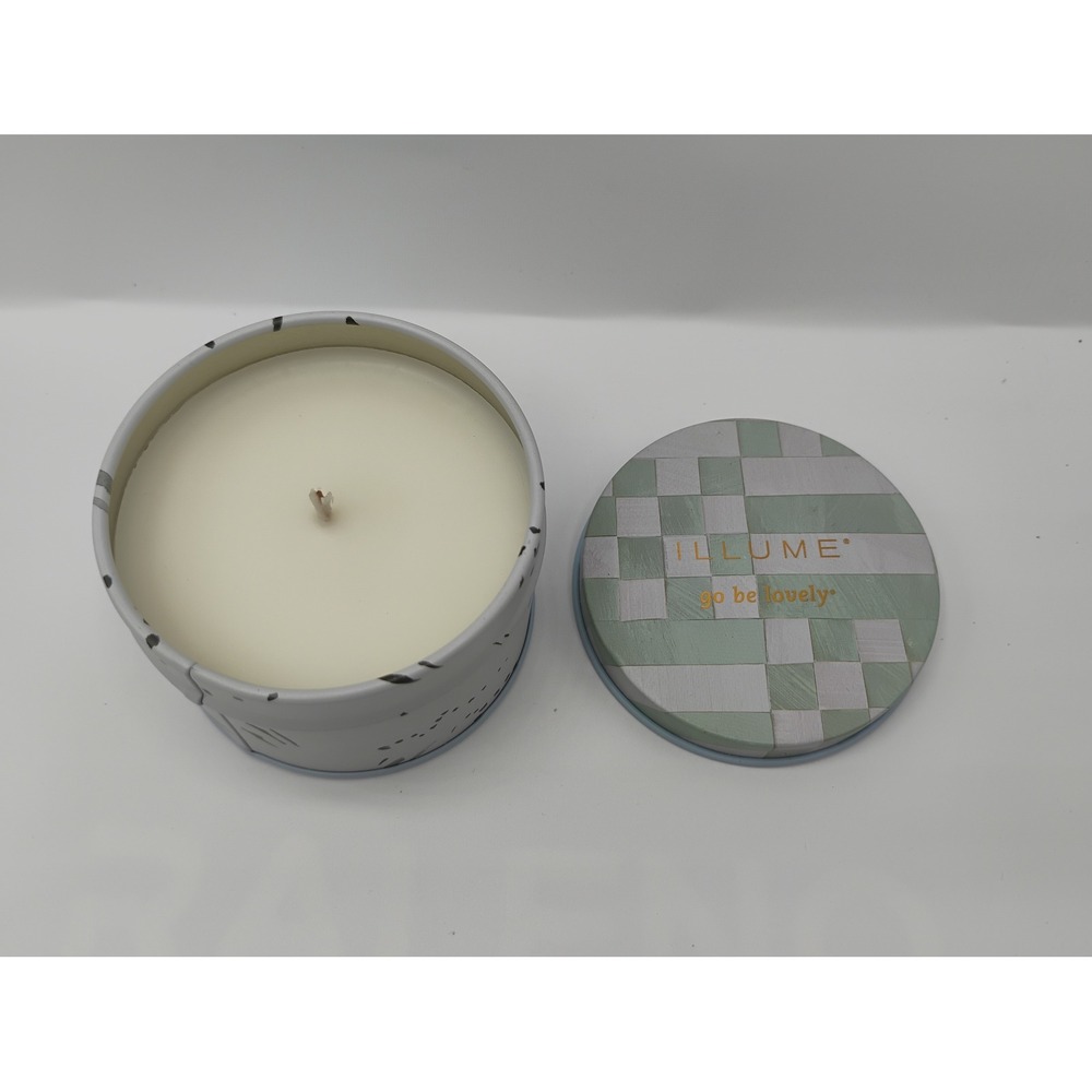 Illume Summer Vine Candle 4.2 oz Green New Go Be Lovely Plant-Based Travel Tin